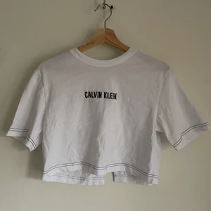 Calvin Klein  - Använd 1 gång, öppen i ryggen 