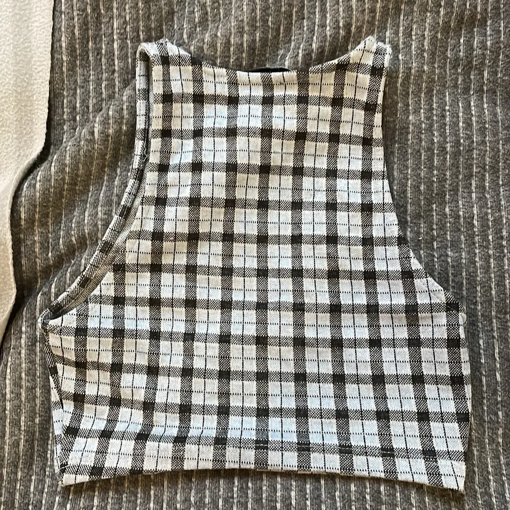 Ett linne från pull and beer den är i xs använd cirka ten gång bara för att testa💙💙 frakt blir endast 24 kr annars så kan jag mötas upp också❤️‍🔥. T-shirts.