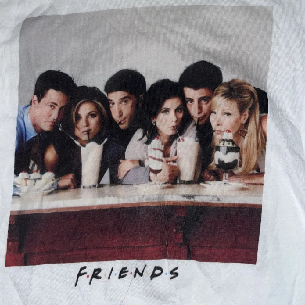friends h&m t-shirt, xs. T-shirts.
