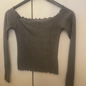 Grå tröja  - Säljer denna gråa tröjan från hollister i storlek S. Som ny. Gratis frakt 