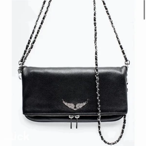 Zadig Voltaire väska - Säljer denna  Zadig väska, finns äkhetsbevis🖤 den är i gott skick! 💙💙original pris: 3200kr