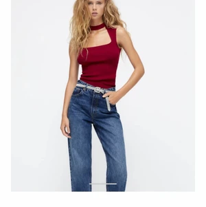 Zara topp - Helt ny, lappen sitter kvar på toppen. Säljer då jag råka beställa två. Passar perfekt på mig som har S då den är väldigt strechig 💕
