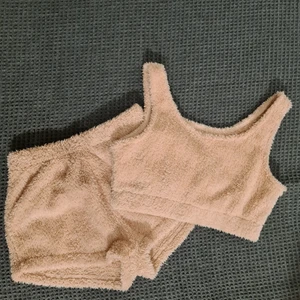 Mysset, Storlek S  - Mysigt set med shorts och top Använt en gång Storlek S  Frakt tillkommer, 72kr