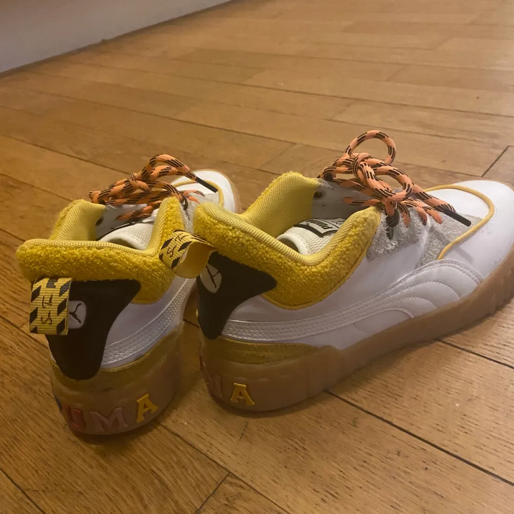 Helt oanvända puma sneakers! Fodrade, så perfekta till vintern och hösten! . Skor.