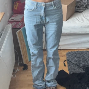 Raka jeans - Raka/lösa jeans från zara, aldrig använda💓 passar både 36,38.
