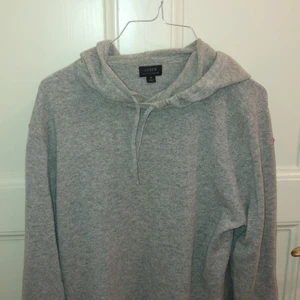 Kashmir hoodie - Unisex storlek SMALL så passar medium/small kanske large?  Köpt för ca 2000kr