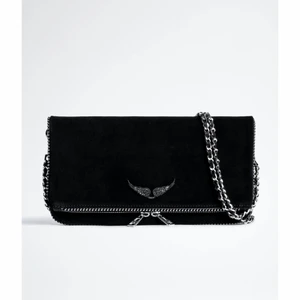 Zadig väska - Igår fick jag denna Zadig väska i julklapp värde ca 3900kr, Zadig väskor är inte min typ då jag vill köpa en annan väska!!🎄🎄den är alltså helt ny! Inga skador och ser exakt likadan ut som på bilden! Säljer då endast vid bra bud. ❤️❤️❤️❤️❤️❤️skriv privat för mer info!!⭐️⭐️😘