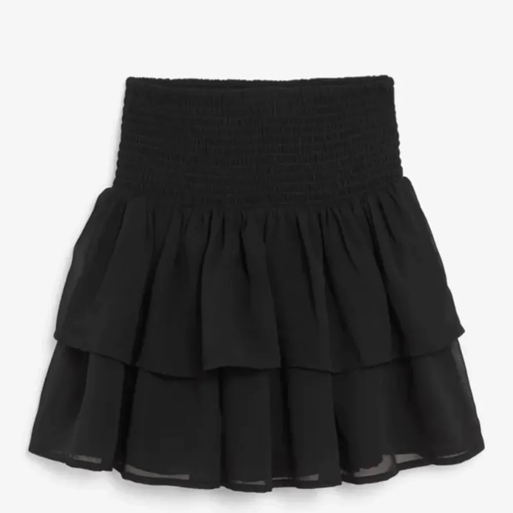 säljer denna söta men ”vanliga” kjolen från only, använd fåtal gånger (då jag har liknande)💕💕. Kjolar.