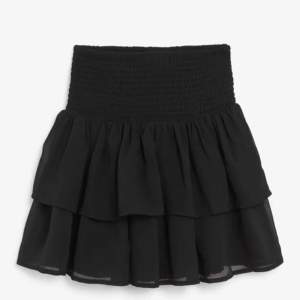 säljer denna söta men ”vanliga” kjolen från only, använd fåtal gånger (då jag har liknande)💕💕
