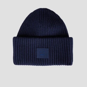 Acne mössa - Interessekoll på min jättefina acne mössa💖köpt för bara några veckor sedan på nk 👌🏾😊