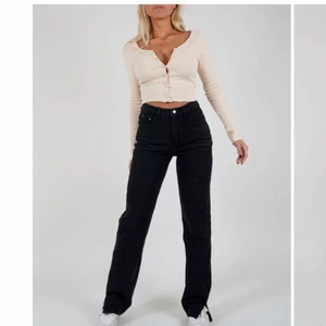 Venderby’s Lexi Jeans - Snygga och bekväma svarta jeans. Bra längd dock var det inte min passform. De är stretchiga och helt oanvända. 🤗