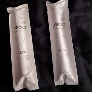 Vape - ENDAST OÖPPNAD BLUE ICE KVAR!!   Säljer då jag inte gillade smakerna, det är blue ice och energy drink. Det är nikotin i men vet inte hur mycke. Har öppnat en av varje för att testa så jag har alltså två av varje smak bara att en av den smaken har förlorat 1 puff, rengör den såklart innan jag skickar den. Öppnad kostar 100kr :)