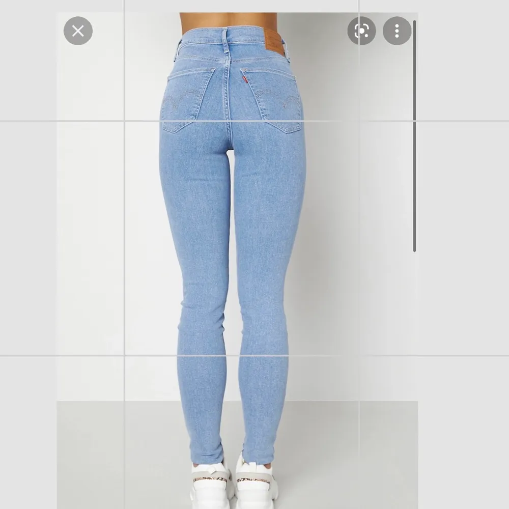 Hej! Säljer mile high super skinny Jens från Levis andvänding fåtal gånger är som blåa, skriv för mer information. Frakt + pris . Jeans & Byxor.