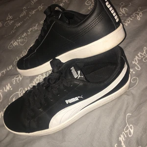 Puma skor - Puma skor i storlek 40, använda fåtal gånger och är i fint skick. (Betalning sker via swich när vi möts upp)