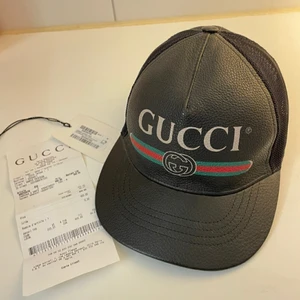 Ny GUCCI keps !! 🤩🤩🤩 -                  Ny GUCCI keps !! 🤩🤩🤩                                         🔺️🌺Utrensning   (kväntar på flera partier varulager/märkesvaror )🌺🔺️  👍Bilder finns att få.               ❌❌Märkeskläder utförsäljning ❌❌                                                                                                 💌Postas över hela Sverige, helst med rek. post för bådas säkerhet.💌 OBS! Vid köp av mera än en vunnen aktion görs ett paketpris på att jag 😉🌹
