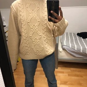 Stickad tröja  - Mjuk, stickad tröja för vintern som tyvärr var för stor för mig 