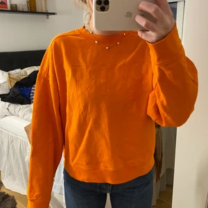 Other stories - Orange & other stories tröja med Paris text på, storlek 38. Använd 1 gång.
