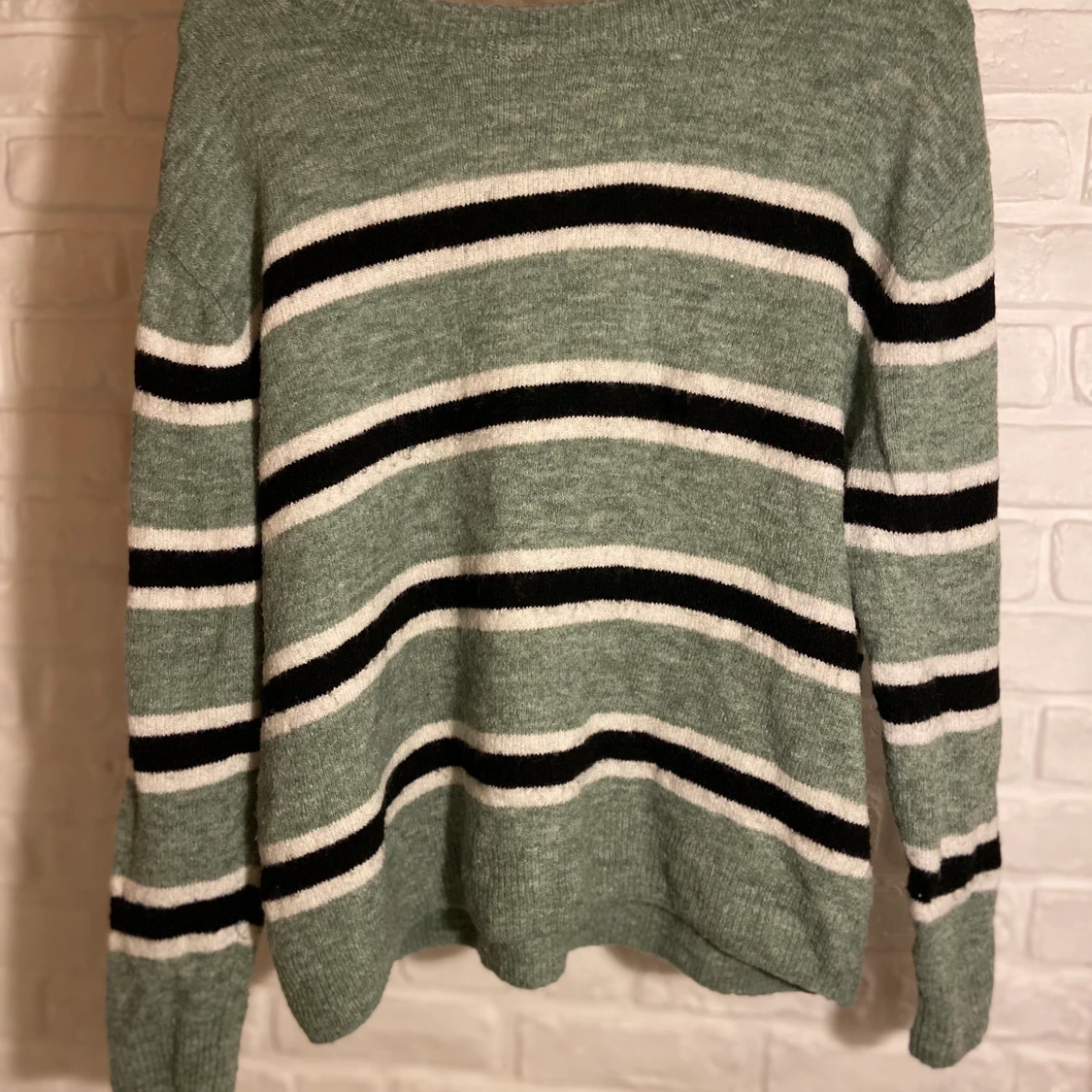 Randig stickad tröja