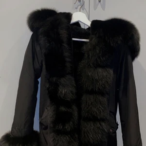 GAROFF Fatima jacka  - Säljer min Fatima jacka efter knappt ett år. Den är i äkta päls och har hållits i väldigt bra skick! 