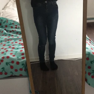 Jeans - Skinny jeans ifrån märket @denim. Storlek W29 vilket kan passa XS/S. Använd någon gång men i ett bra skick!💓