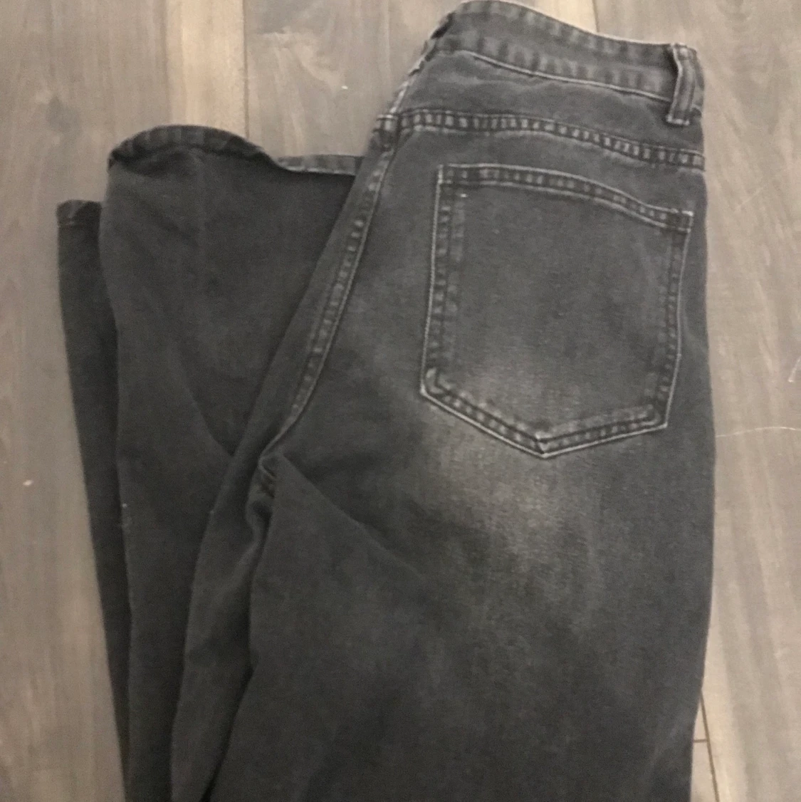 🖤Svarta jeans med hål🖤 - 90