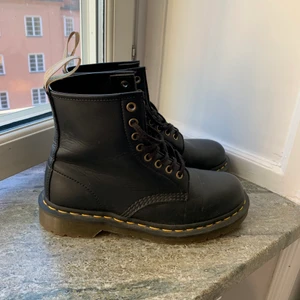 De martens - Säljer mina DR martens storlek 40 väldigt sparsamt använda💗