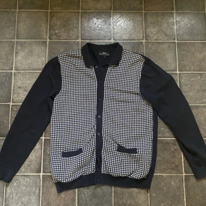 Vintage Cardigan - Snygg, passar till det mesta. Bra skick!