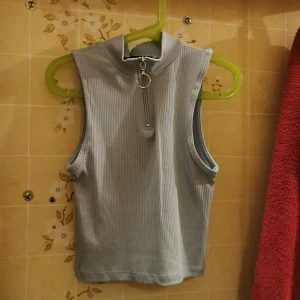 Linne - Jättefint linne från bikbok köptes för 299kr säljs för 120kr. Aldrig använt, nyskick 