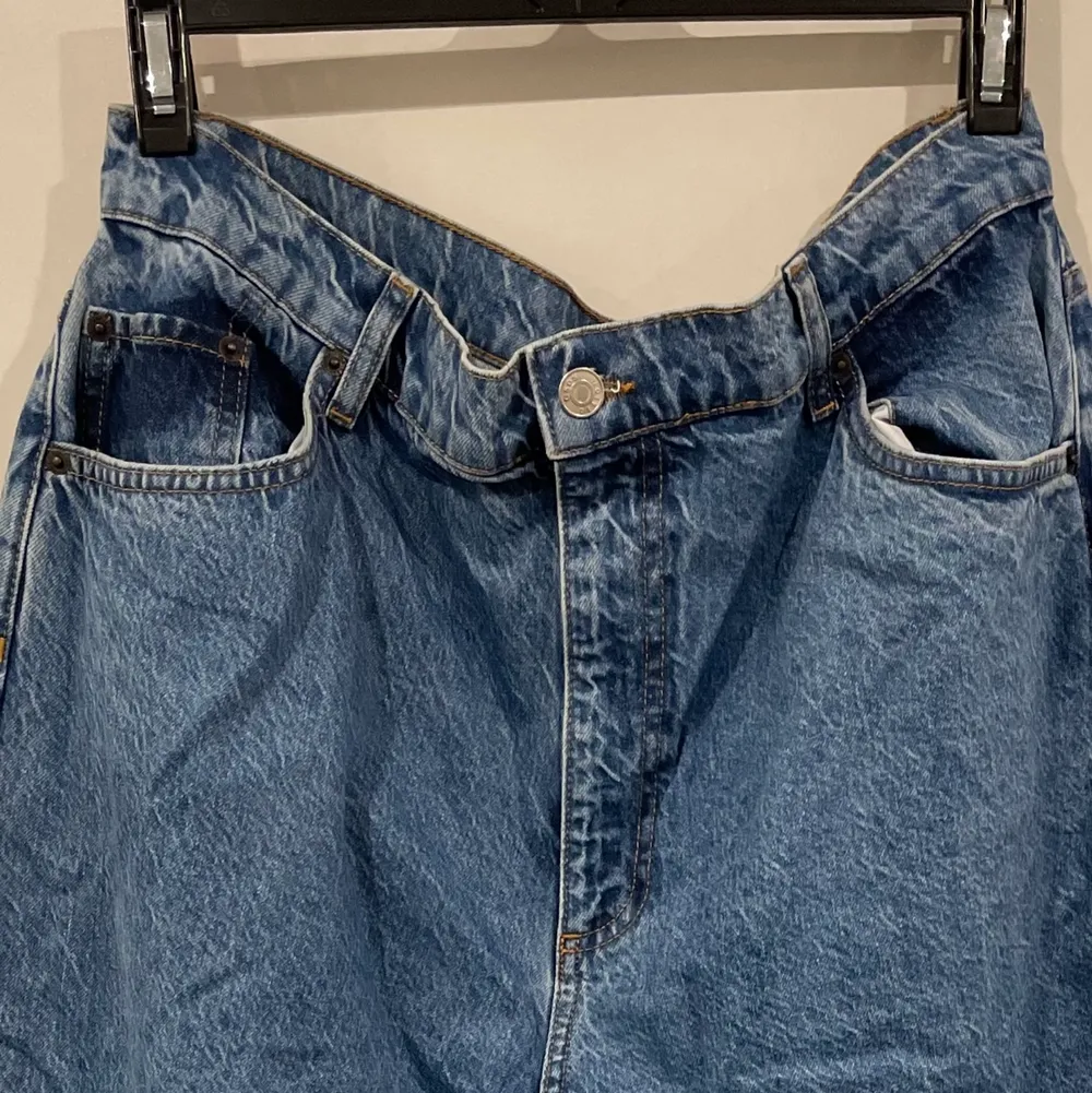 BAGGY jeans i mörk blått från ASOS (curve). Aldrig använda . Jeans & Byxor.