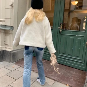 Acne jeans - Säljer mina slutsålda så trendiga acne jeans!🙌🏼 använda ett par gånger men i bra skick💋👩🏼‍🎤 passar strl 34❤️ Nypris ca 2000kr! (lånade bilder)