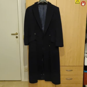 Mulberry kappa - En härlig och varm oversized kappa från mulberry. Den är mörkblå, vilket är svårt att se på bilderna. Det är storlek 36 men eftersom den är oversized passar den även en 38. Kappan längd ät ca 121 cm.