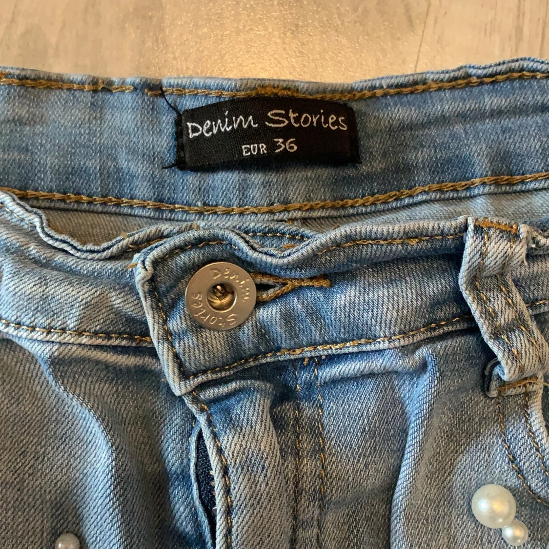 Snygg kjol med pärlor - 91