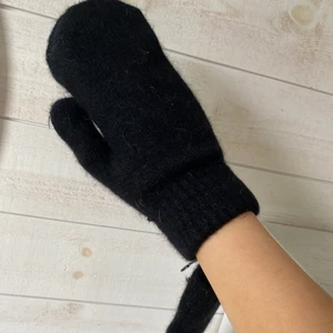 Svarta vantar - Kashmirmix och bomull, oanvända. Köp direkt för 300kr med frakt 