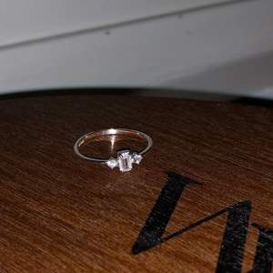 Äkta silver ring. Perfekt som student- eller födelsedagspresent:) Säljer för 100kr. Fraktas EJ.