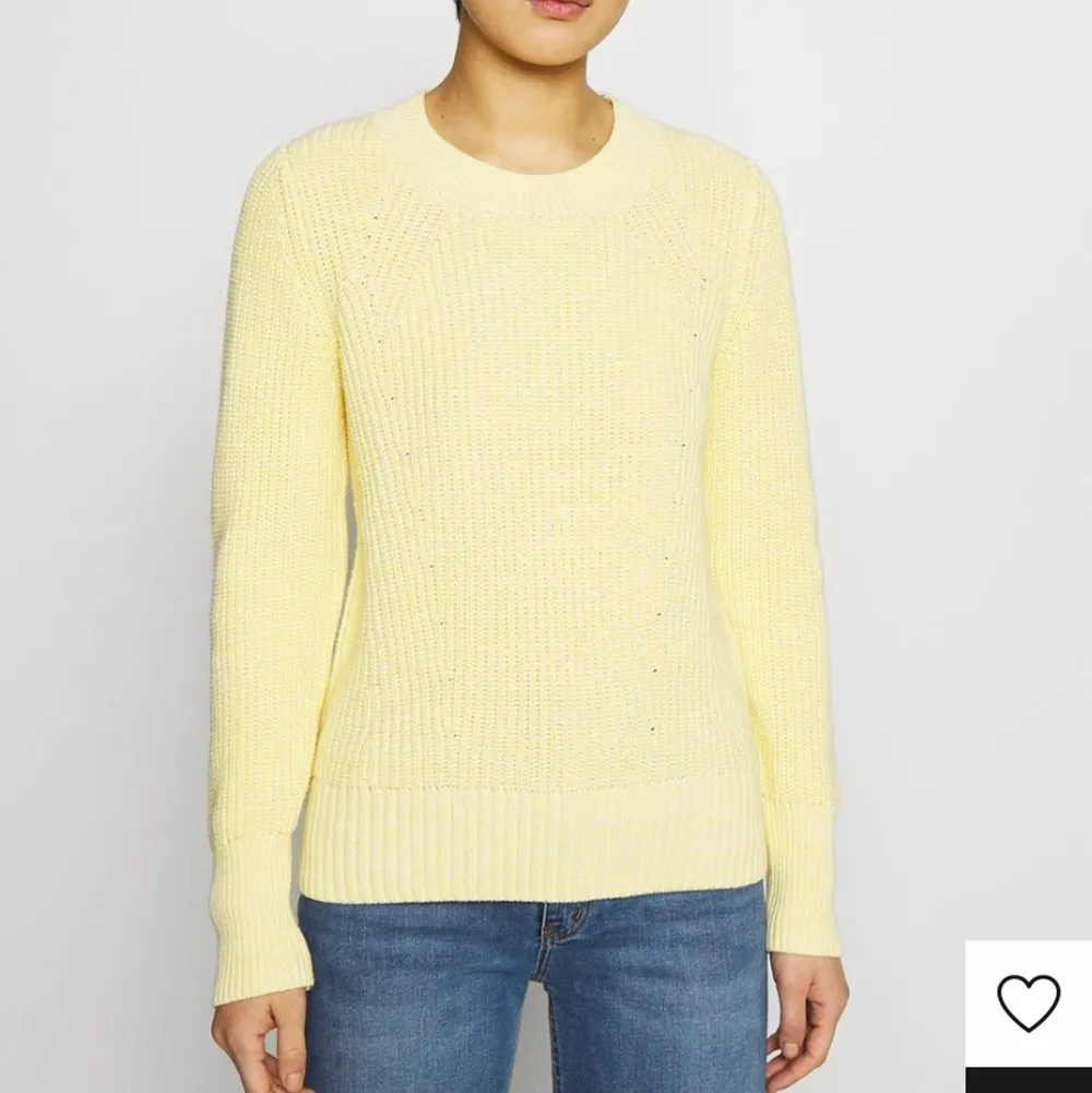 Stickad tröja från GAP i färgen bold yellow. Oanvänd och inga skador💛. Stickat.