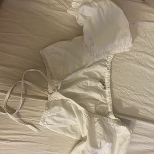 Blus - Vit blus/topp, supernice, använd 1 gång storlek 34 💕😍 100kr frakt ingår