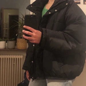 Cyntia puffer jacket - Varm jacka jag köpt här på plick men aldrig använt då den var för stor :( storlek M - jag är xs/s för referens 🤸‍♀️ kan gå ner i pris vid snabb affär 💃