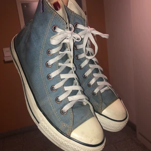 Converse st43 - Converses skor som är i bra skick och är i stolek 43