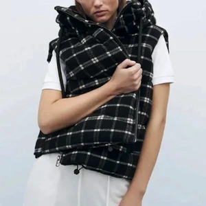 Zara väst - Väst från zara som är väldigt eftertraktad! Skriv för fler bilder