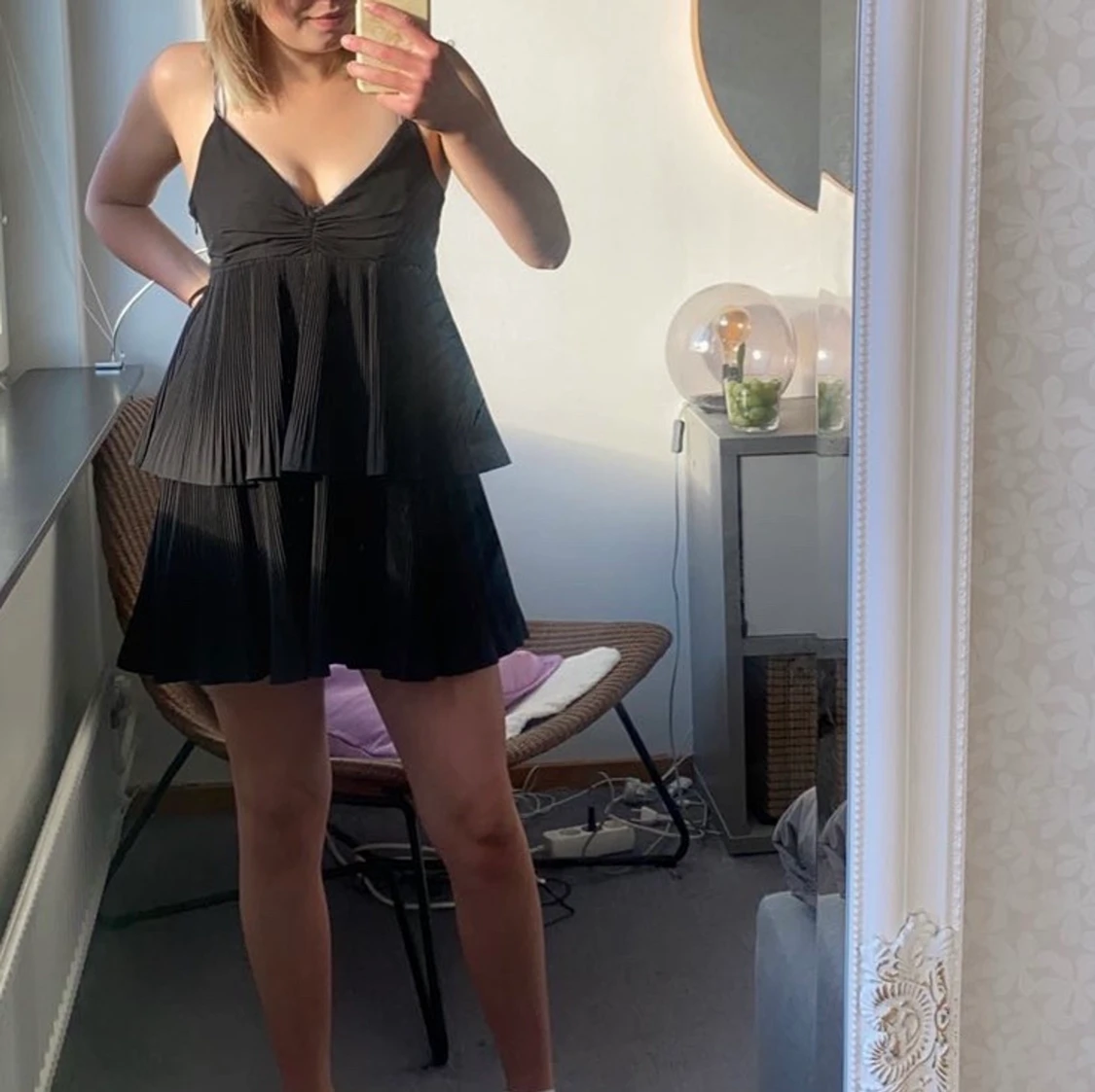 Svart volangklänning från ZARA