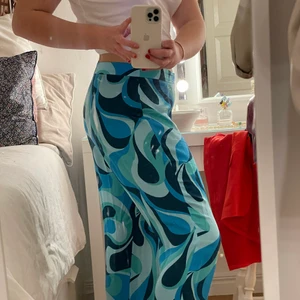 Coola byxor i st M - Säljer dessa as balla och sköna byxor nu då de är lite för stora för mig :( har vanligtvis st 36 och dessa är st L men skulle passa en M (som mig) för lite mer lågmidjad passform🥰 väldigt mjuka och är osäker på om jag vill sälja så tar den med bäst bud! ⚠️ OBS⚠️ budgivning sker privat!🥰 högsta bud ligger just nu på 524kr