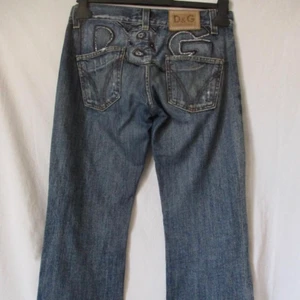 Dolce & Gabbana jeans - Så fina jeans från d&g waist 28 ca 37cm mätt sida från sida. Lowwaisted! Innerbenslängden är ca 76cm mätt från innerbenet! ❤️