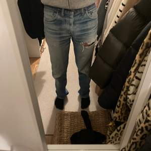 Lågmidjade vintage Levis jeans:) Kan skicka fler/bättre bilder.