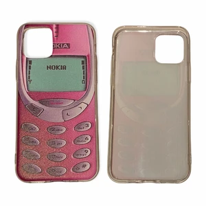 Y2k Nokia mobilskal  - Fett snyggt mobilskal som ska föreställa en rosa Nokia. Skalet passar till iPhone 11 PRO. Säljer då det inte kommer till användning. I fint skick ✨