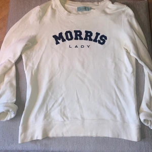 Morris Sweatshirt Lady Logo white stl:Xs - Morris Sweatshirt Lady Logo white stl:Xs passar både xs och s, nyckick använt sparsamt vid ett fåtal gånger, inköpspris 999kr, mitt pris 450kr