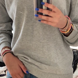 Vanlig, mysigt sweatshirt från lager 157 - Säljer min mysiga sweatshirt från lager 157 då jag har för många av dessa. Storleken är M. Köpt för 100