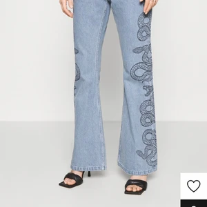 Milk it jeans - Köpte ett par super balla milk it jeans som tyvärr var för små, så nu säljer jag vidare dem!💞 original priset ligger på 730kr😊