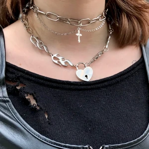 Double thick chain - (Repost) Ett kedjehalsband som inte är för långt men fortfarande ingen choker. Det går att göra den större eller mindre på efterfrågan 🖤 GRATIS FRAKT