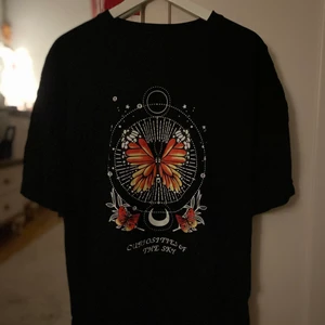 Shein T-shirt - Oanvänd oversize t-shirt från Shein.