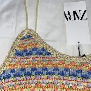 Zara Linne  - Säljer ett helt oanvänt linne från zara i storlek M, fungerar även om man är en small eller xs i andra kläder. Kan även levereras.